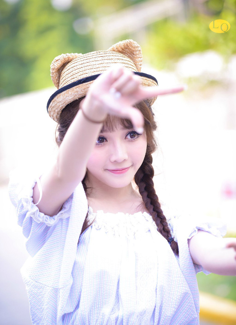 吕布基本上就是因为推广了均田制，才能在不到十年的时间里，令治地安稳，不再受世家掣肘，如今刘璋虽然恶于世家，但某种意义上来说，他也算将百姓从世家的手上解放出来，应该也如关中百姓拥护吕布一样来拥护自己才对。